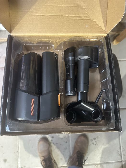 Aspirator auto cu acumulator