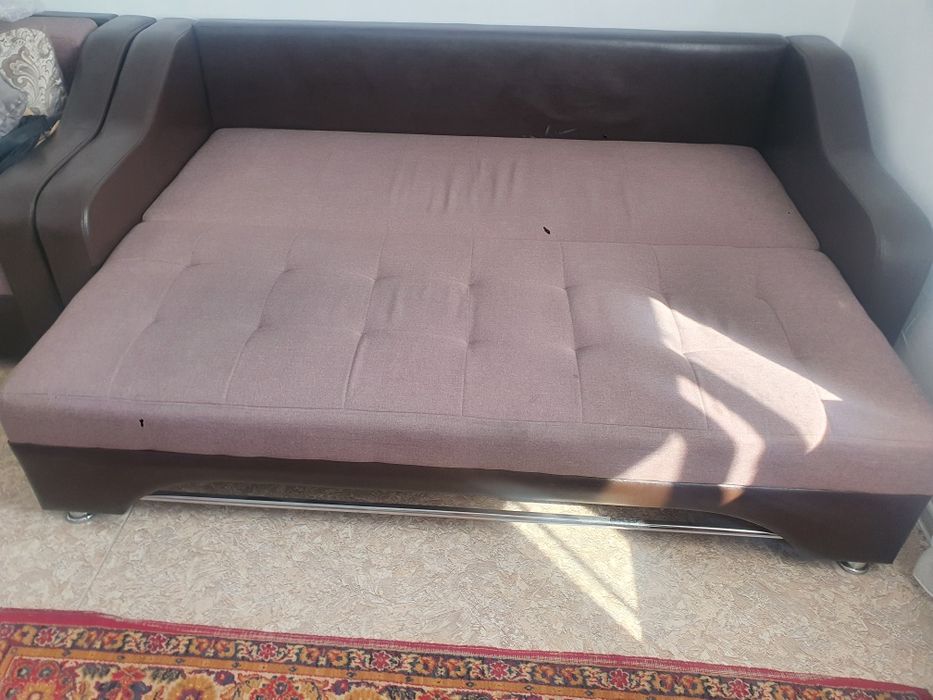 Продам два комплекта диванов