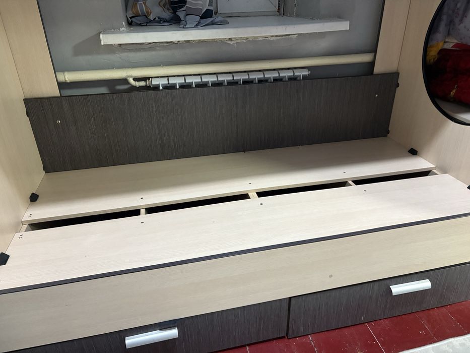 Двухяросный кровать