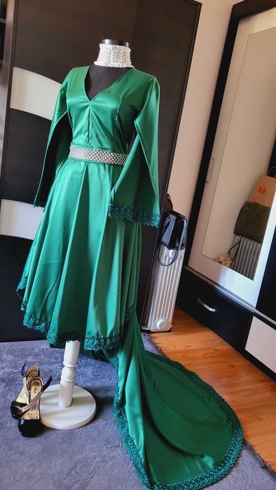 Rochie elegantă cu trena