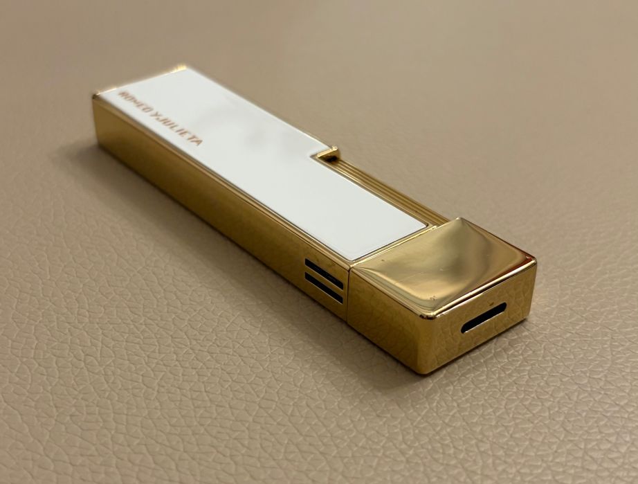 Запалка S.T.Dupont Twiggy Lacquered Lighter ROMEO y JULIETA WHITE