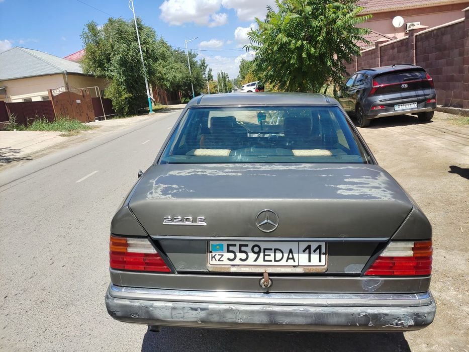 Продам Мерседес E220 93 года