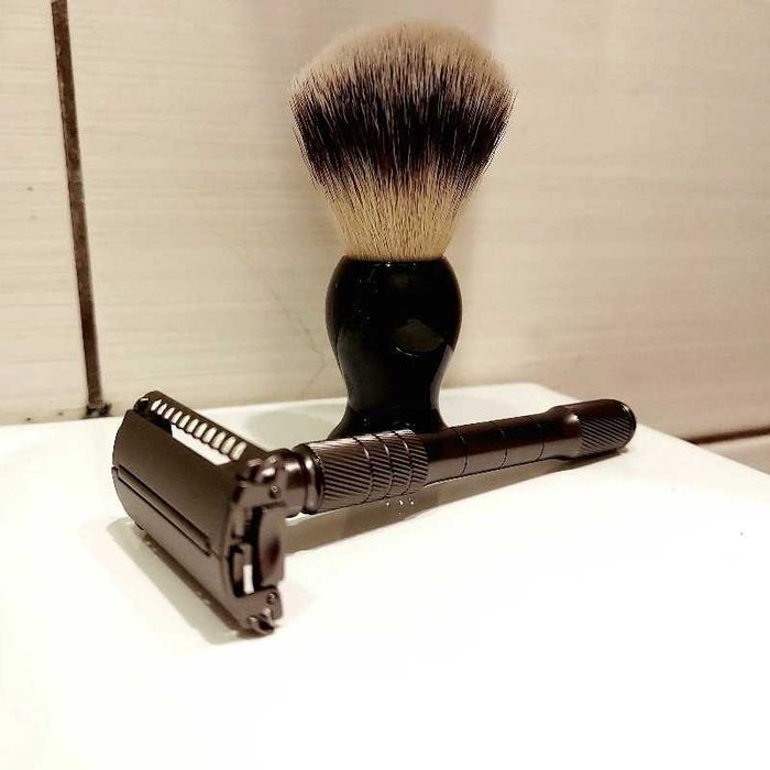 "Old School" Класическа самобръсначка "TMB Jade"