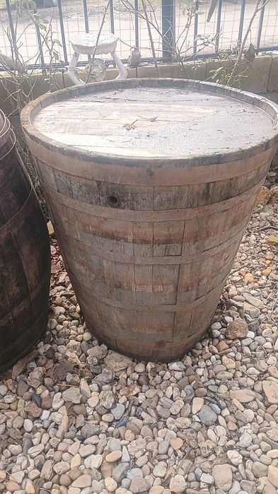 Стари големи бъчви за. Декорация