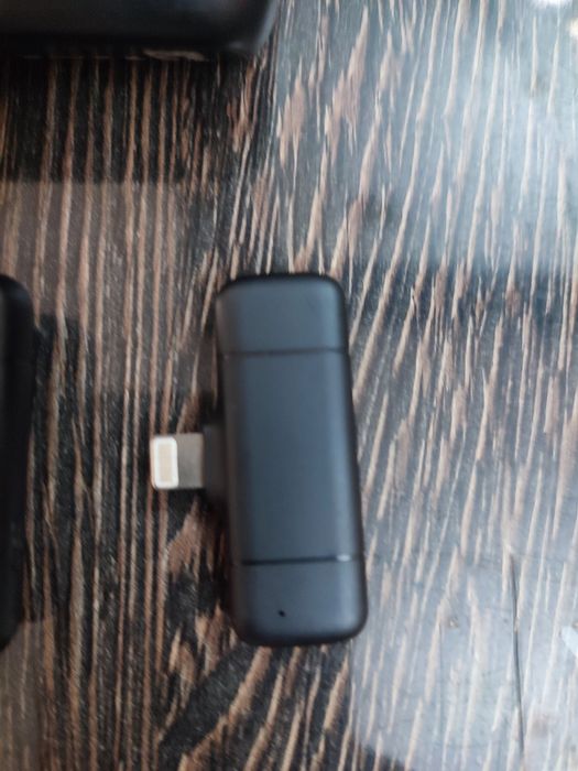 Без проводной микрофон, качественный  звука прёмност.