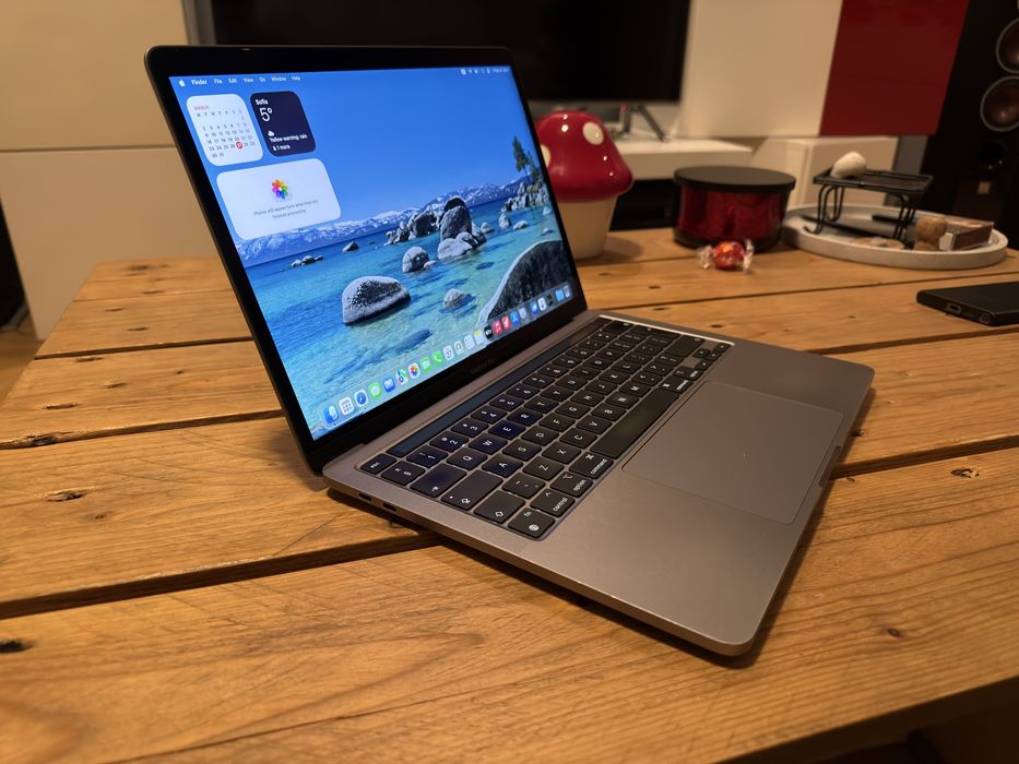 Macbook Pro M1 13-inch 16gb ram 256gb ssd Touchbar