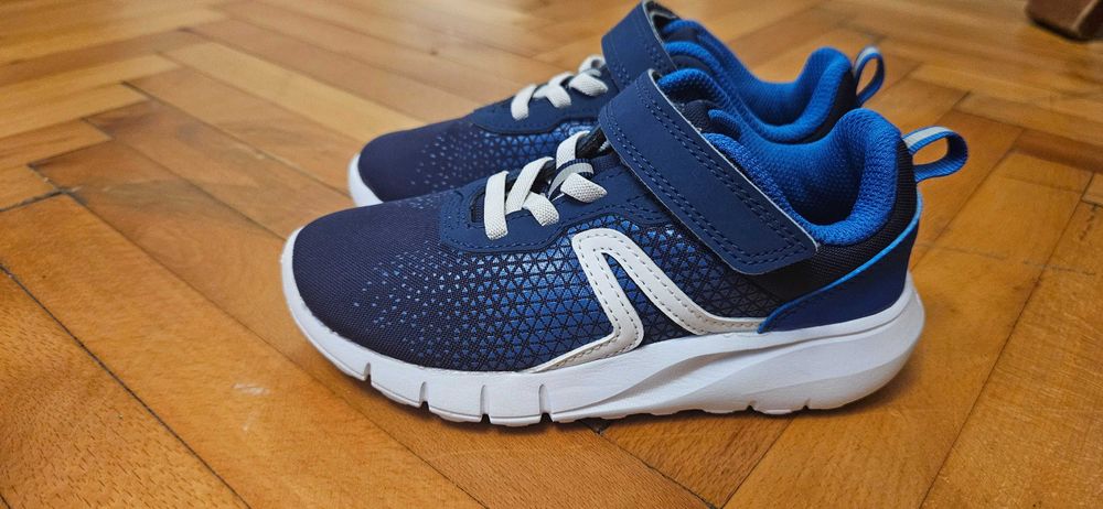 Adidasi Decathlon/ Newfeel cu arici - marimea 28