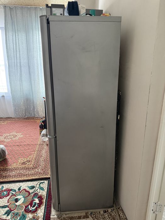 Холодильник indesit 299л.