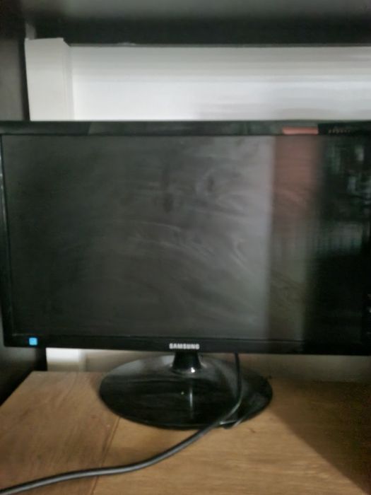 Pc gaming i5-7500 ,gtx 970 4g 256 biti ssd 120 gb +  cadou un monitor samsung