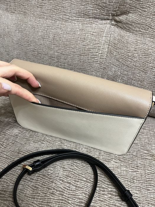 Сумка-клатч от бренда Kate Spade (США).