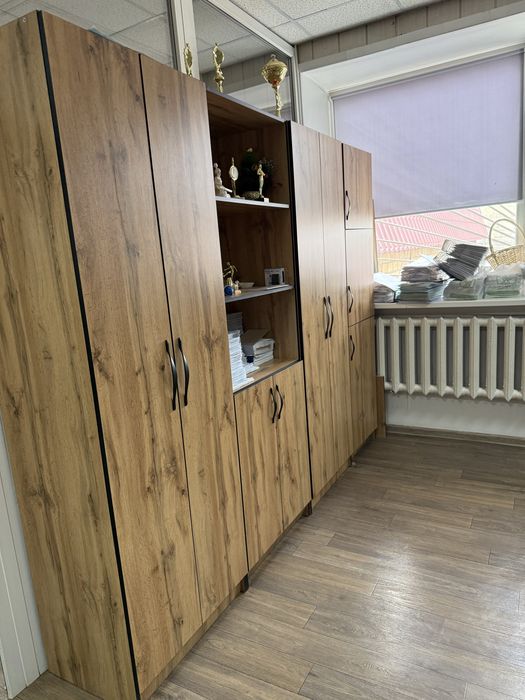 Мебель офисная: столы и стенки