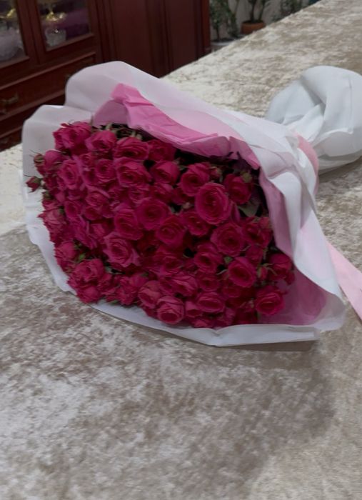 Пышный букет спрейроз