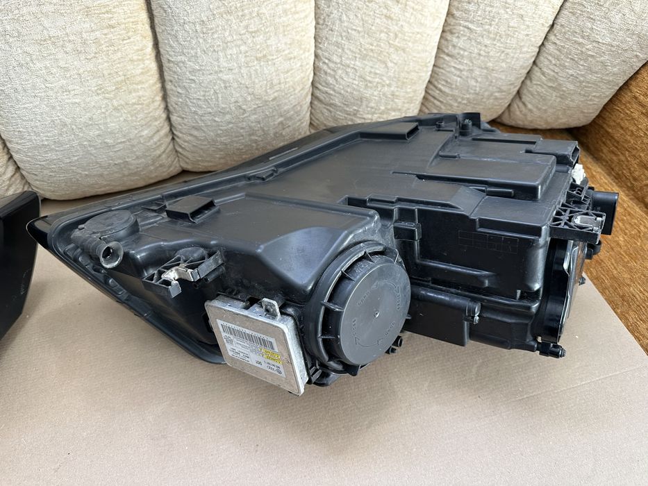 Faruri / Far stanga, Far dreapta Audi A8 2010-2014