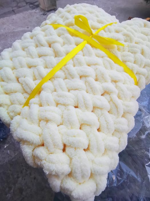 Бебешко одеало ,ръчно плетено,идеален подарък за новородено.