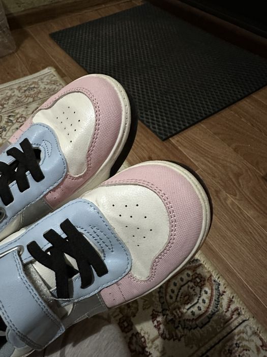 Продаются обуви на девочку 33 размер