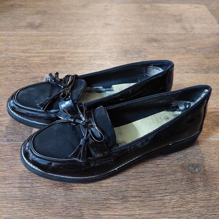 Продам школьные туфли 40р