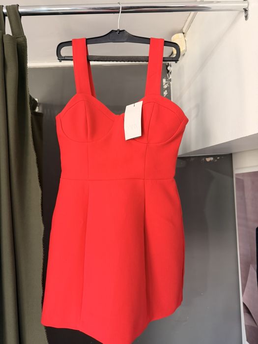 Червена рокля Zara