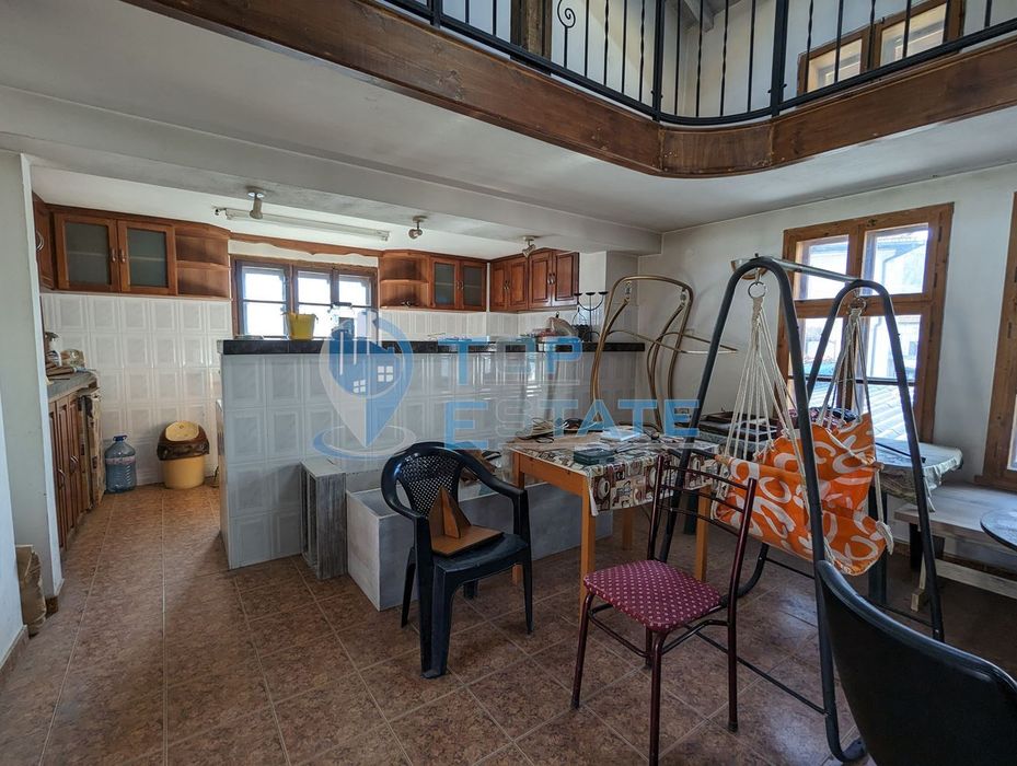 Етаж от къща в центъра на град Трявна