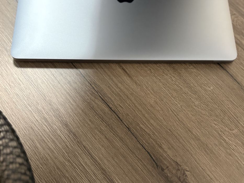 MacBook Pro 13" 2019 Touch Bar / i5 / 8GB / 256GB / Stare excelentă