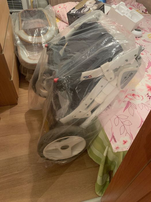 Бебешка количка с летен и зимен кош