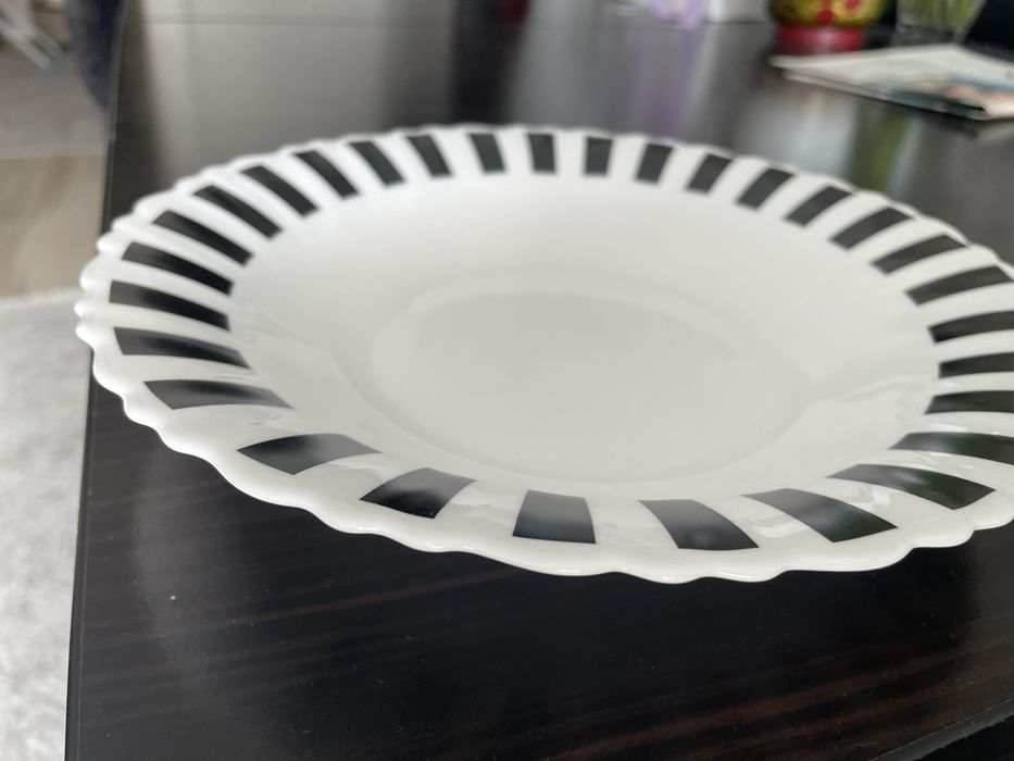 Бело-черные супницы 4 шт