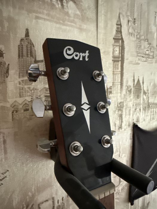 Продам Электроакустическую гитару CORT AD880CE