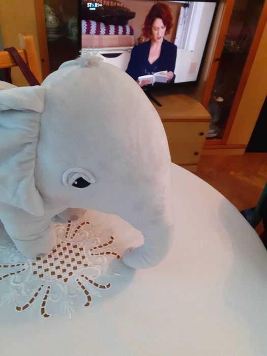 Плюшен слон от H&M. Нов.