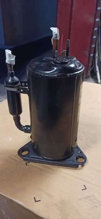 Компрессор холодильника 2R12B225C