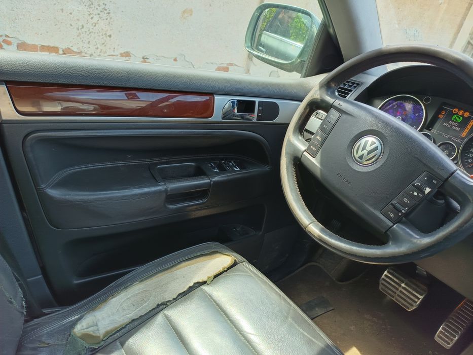 Продавам volkswagen touareg 5000 кубика TDI на части