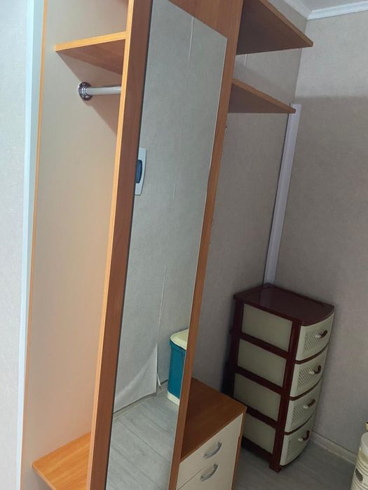 Шкаф в прихожую новый