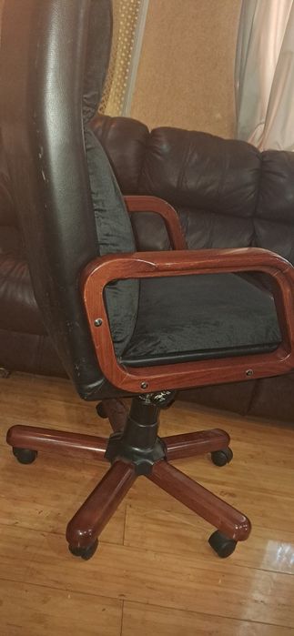 Отличное кресло, натуральное дерева