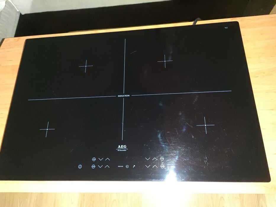 Индукционен плот AEG
