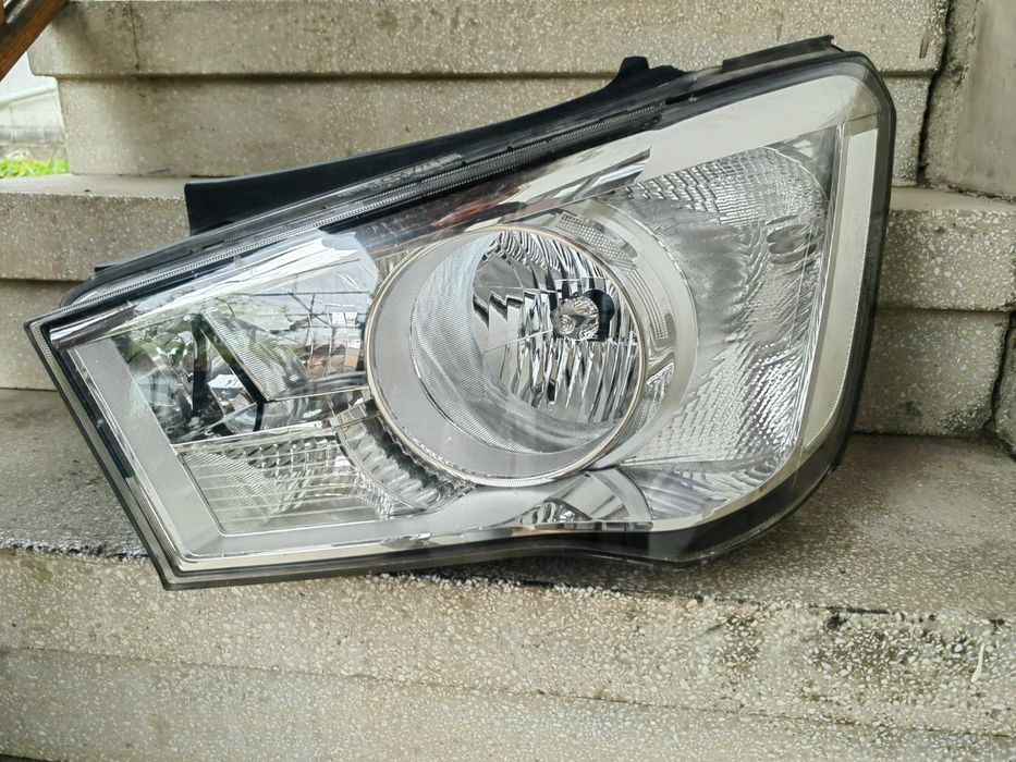 Фар Hyundai H350 ляв / Фар Хюндай Х350 Оригинален