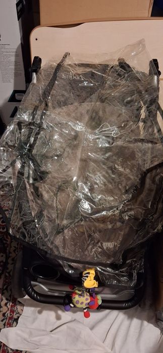 Функционална количка Vegas – с легнало положение, дъждобран и лесно сг