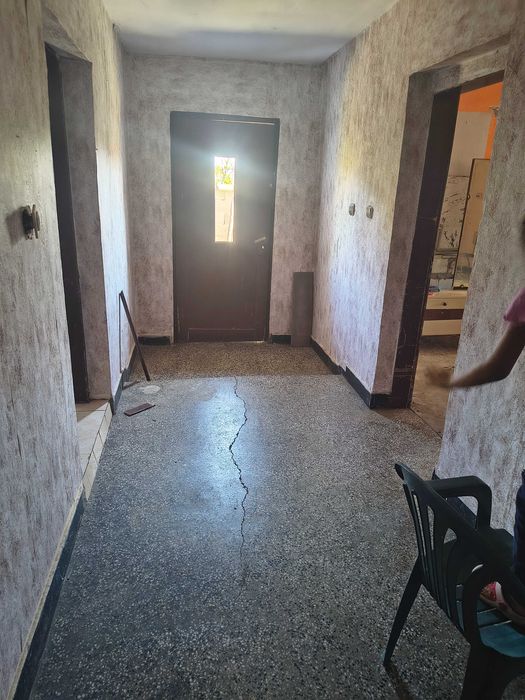 Голяма двуетажна къща на спокойно място