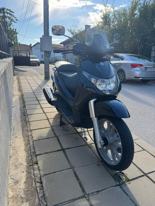 Скутер Piaggio Beverli 400ie Tourer