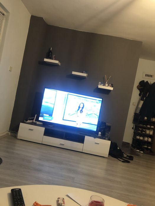 ТВ шкаф с отделения за съхранение