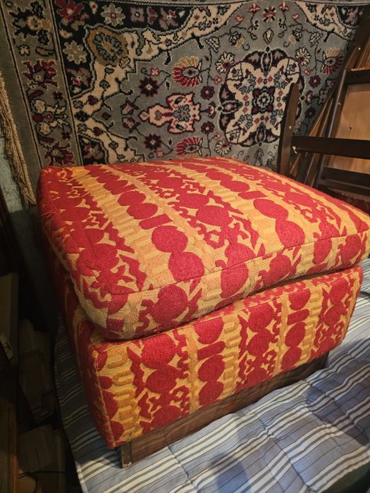 Set mobilier canapea, 2 fotolii, 2 otoman, masa bonus