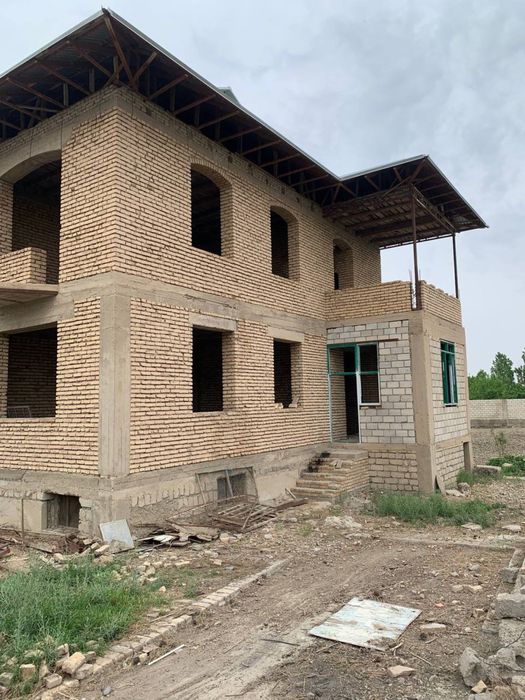 3 etajkali uy padvali bilan 17 so’tihli