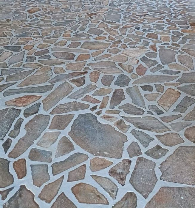 Piatră naturală pentru pavat  alei ,garduri etc .