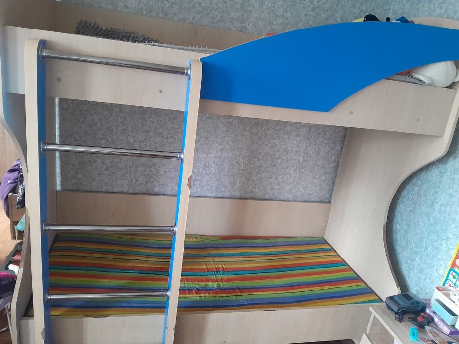 Продам кровать двухярусную