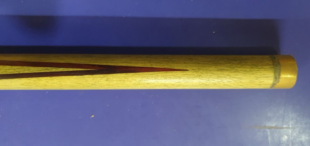 Бильярдный кии с красного дерево