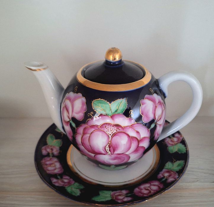 Чайник  с тарелкой