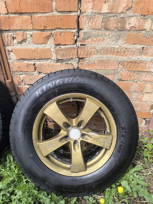 Продам резину Goform W705 215/70 R16