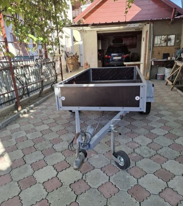 Remorca cu frana 1300 kg