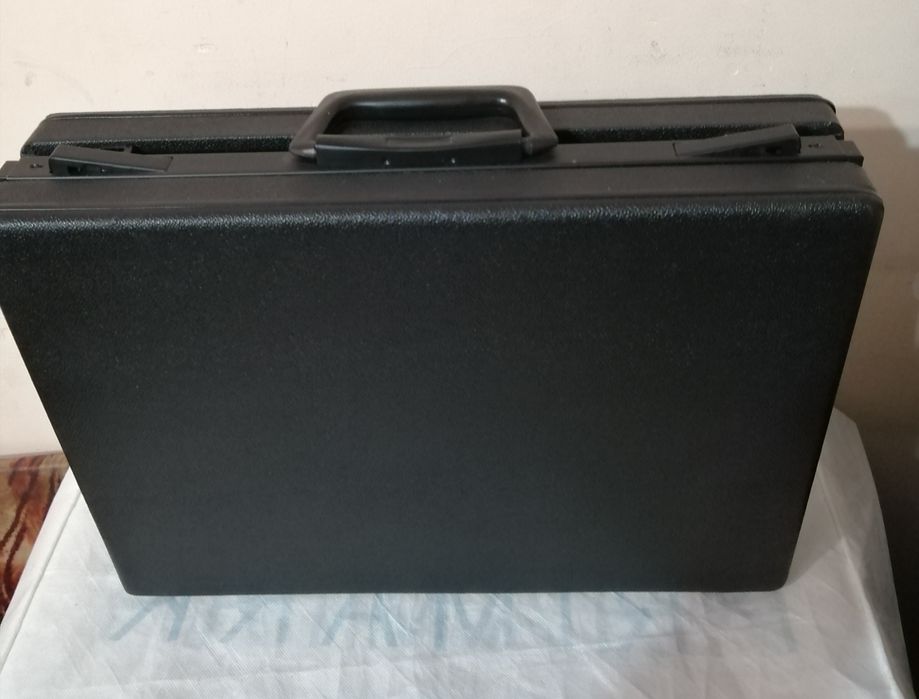 Кожен куфар за документи