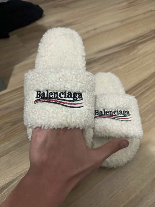 Balenciaga slides fur white