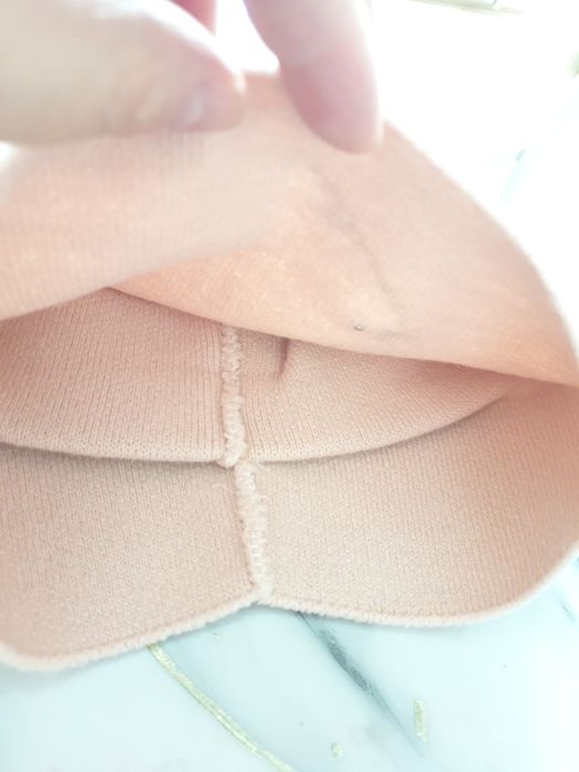 Женская тонкая шапка