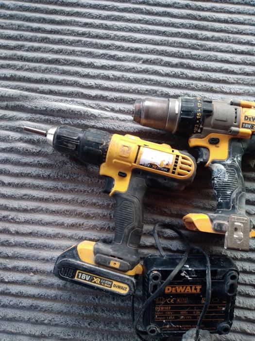 Set de 2 filetante Dewalt cu încărcător.  Functionale.