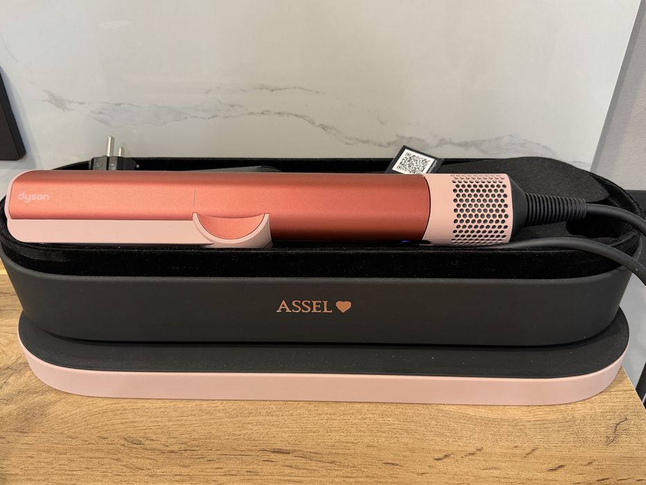 Dyson airstrait HT01